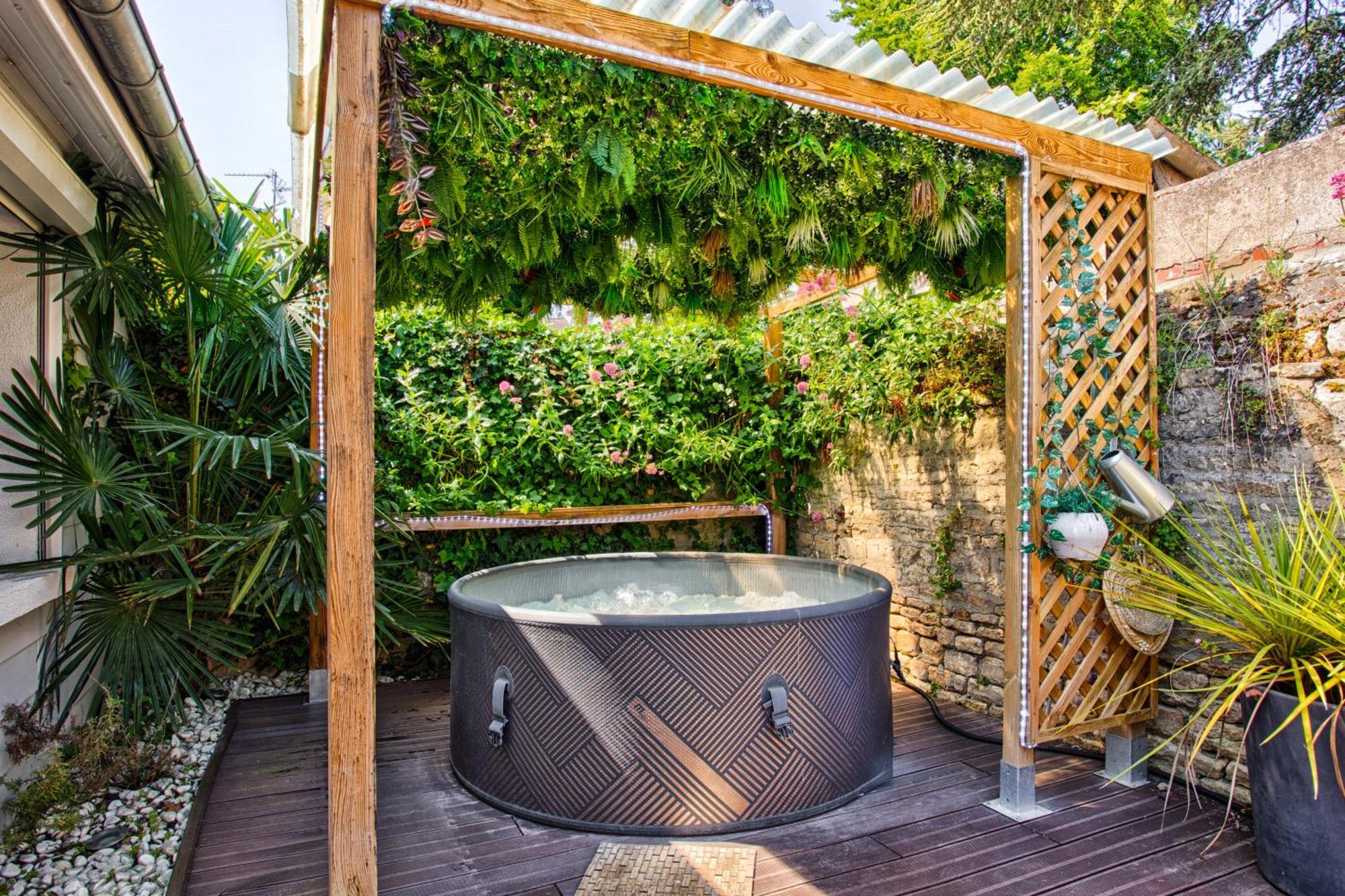 Appartement Fraichement Renovee - Jacuzzi Au Coeur De Caen Exterior photo